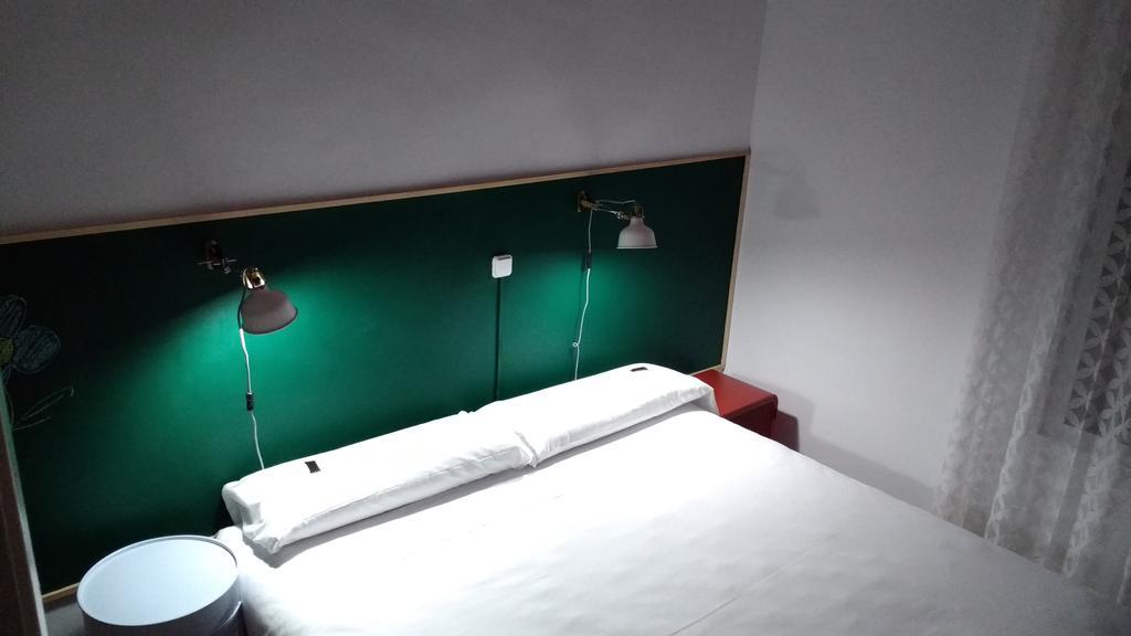 The Bridge Hotel Zaragoza Bagian luar foto